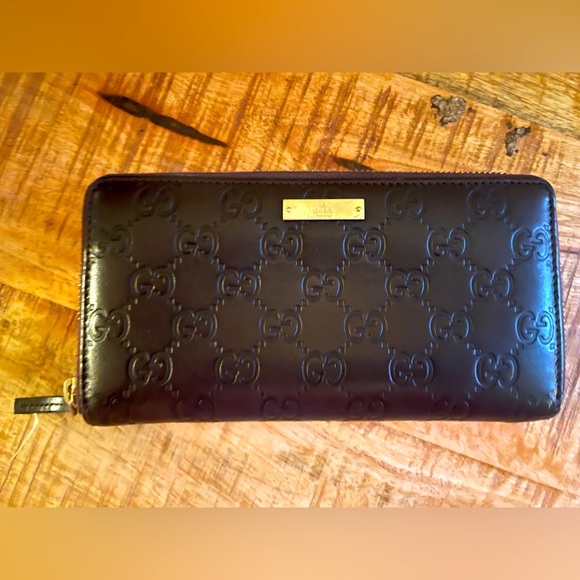 GUCCI Embossed Signature GG Leather Zippy Long Wallet - Picture 1 of 8